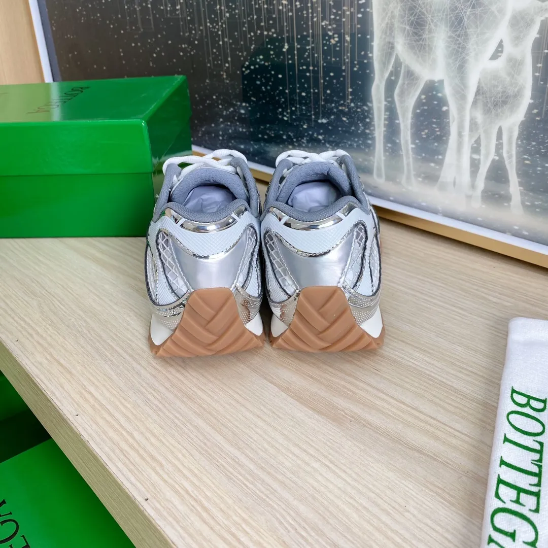 p620🐮🐮High-end version, the original 1:1 couple style new model is on the shelves🔥BV Orbit sneakers Wang Yibo's same style couple's Dad Runner sneakers, made of lightweight technical mesh fabric. Features a geometric patterned rubber outsole. The outsole is made of color-blocked TPU outsole. Size: women’s shoes 35-40, men’s shoes 39-45.